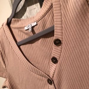 ***FASHION NOVA TOP (M) ***